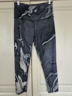 Women's Silver Icing Exclusives Marble Print Cropped Leggings Small